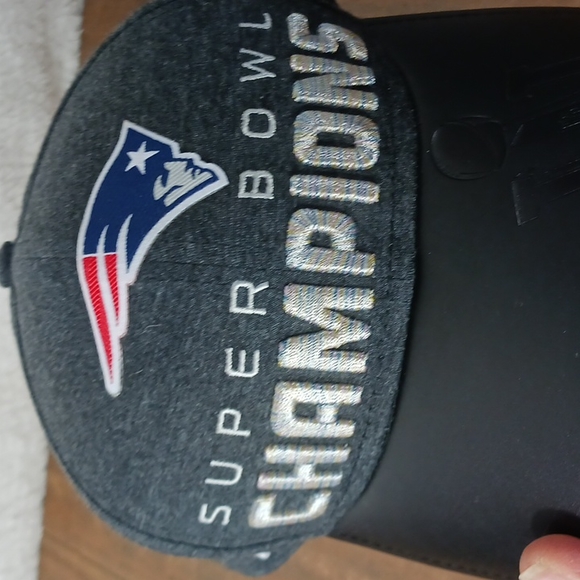 NFL New England Patriots Superbowl Champions - Picture 3 of 8